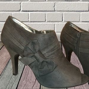 Grey Rampage ankle boot w/bow. Everything must go!